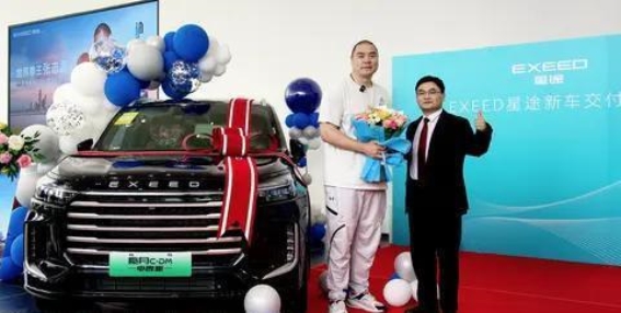 拳王张志磊与星途揽月C-DM的力量碰撞，见证中国智造的安全与实力