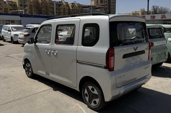 五菱之光EV 305km进取型实车到店：续航提升，配置升级，打造全新出行体验