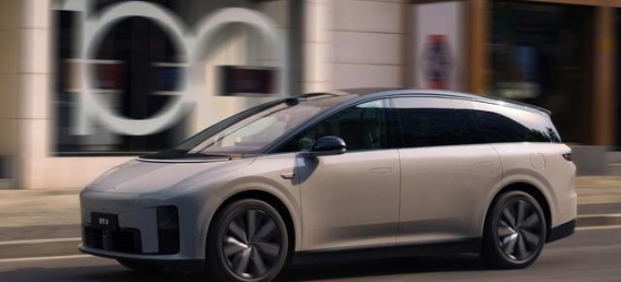 理想i8撞击8吨重卡车，安全性到底有多真实？