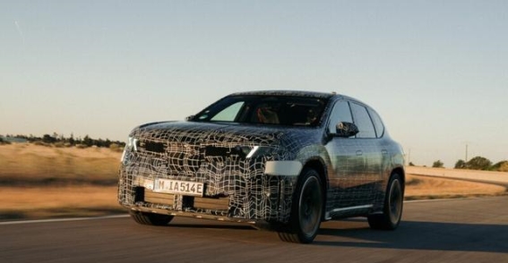 宝马iX3首度亮相慕尼黑车展，展示未来电动化趋势