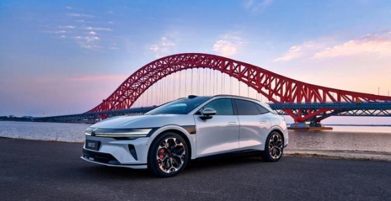 特斯拉830公里续航来了，国产电动车能否迎头赶上