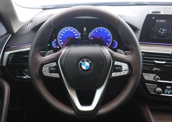 2019款宝马530Li xDrive豪华套装：豪华与动力的完美平衡