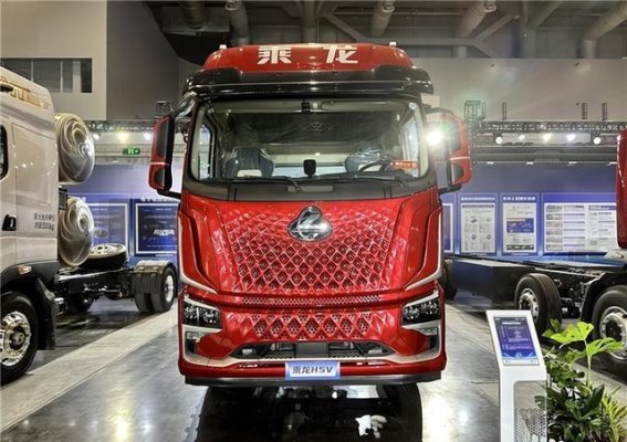 乘龙H5V创富版燃气重卡：资源运输的高效新选择