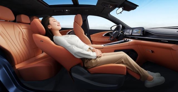 绝壁之上，豪华与越野的极致交响：星途凌云全地形挑战