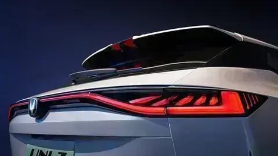 长安UNI-Z亮相，智能混动与未来科技的全新体验