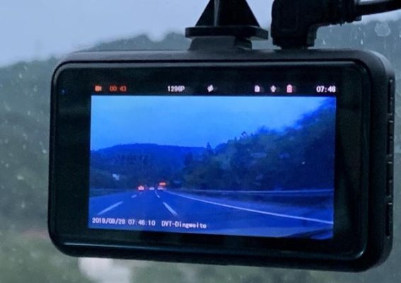一步步教你如何自行安装行车记录仪
