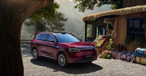 全新问界M7开启预订，超高销量背后的智能与豪华之选