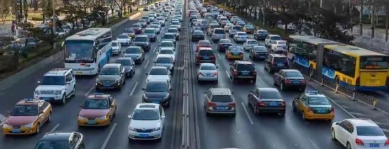 2025年，燃油车与新能源车的终极较量