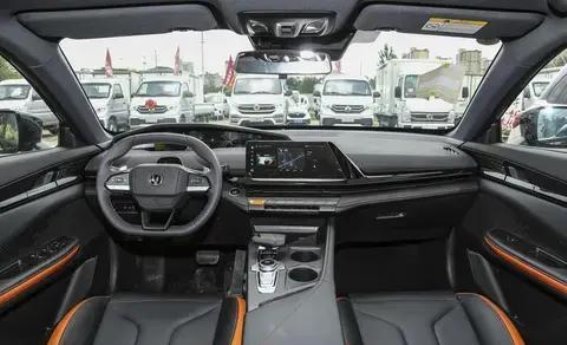 第二代UNI-V：年轻人的理想选择，动感与科技的完美结合