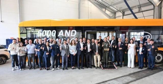 比亚迪交付欧洲第5000辆电动大巴 迈向绿色出行新时代