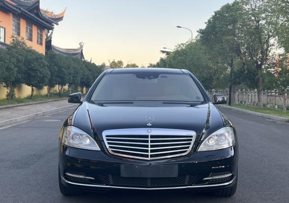 十年奔驰S350L二手车实测：10万元买豪华商务，依旧不失尊贵魅力