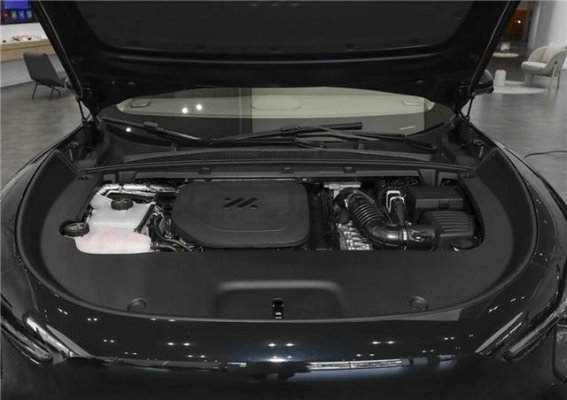 昊铂HT与智己LS6：谁才是更适合家庭的纯电SUV？