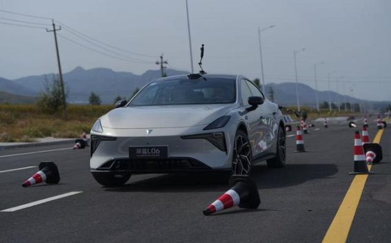 深蓝L06搭载法拉利同款悬架：技术创新与驾控体验的跨越