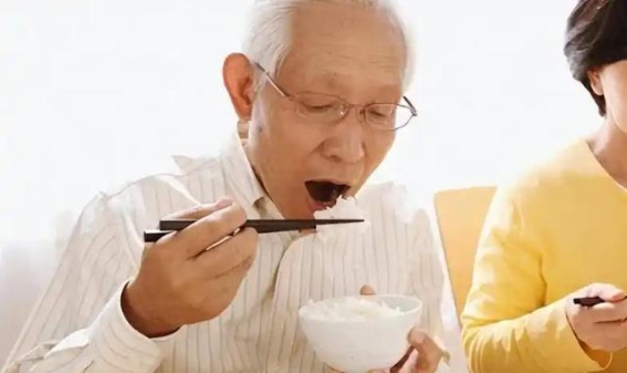 胆囊炎饮食四大禁忌：少吃这类食物，胆囊更健康