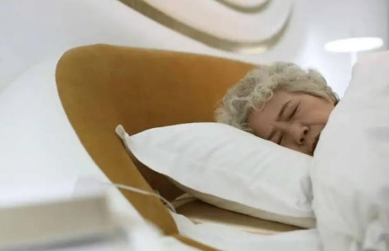 老了睡不好？夜醒可能是身体在向你发出警告