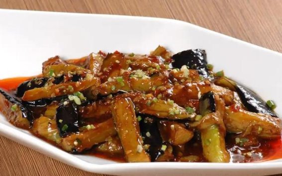 茄子走上餐桌：甲状腺患者的日常饮食中，这道菜或许值得重视