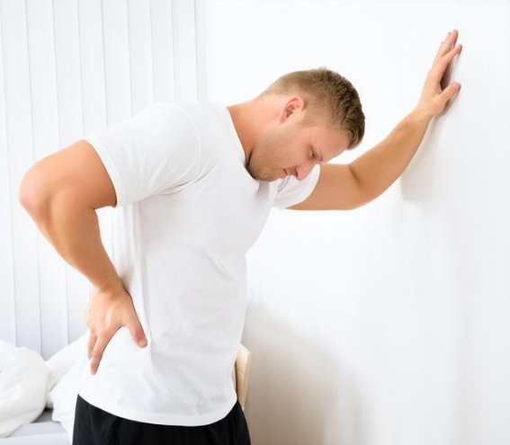 腰椎间盘突出患者要避开的3个生活误区，避免反复疼痛