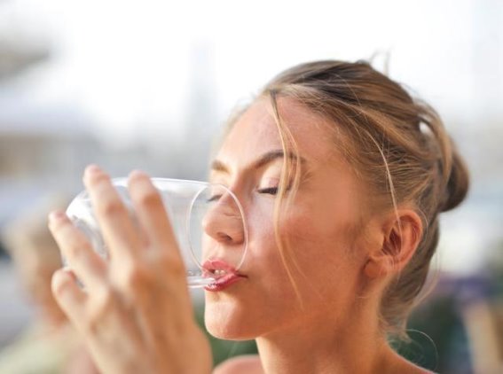 晨起身体暗示的秘密：四个细节预示寿命长短