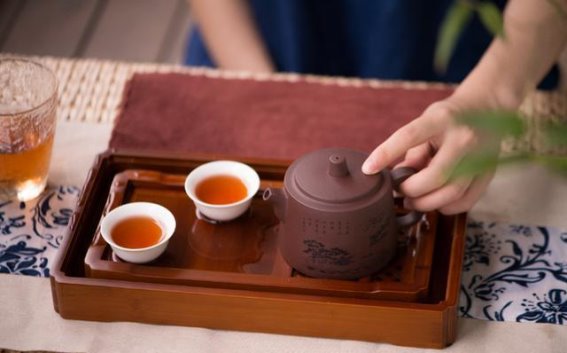 喝茶和喝白开水，哪个更有益健康？医生为你解答