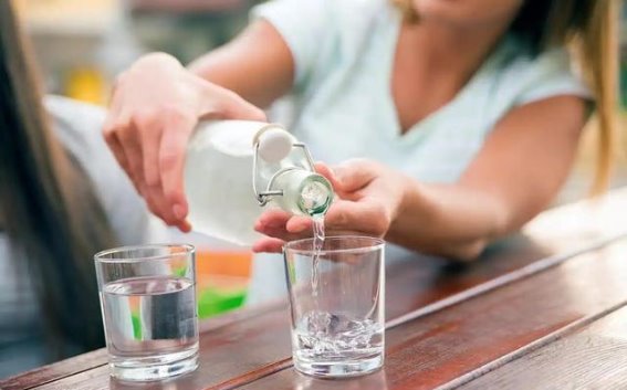 痛风管理的新契机：每天大量饮水的五大益处