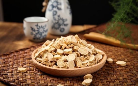 黄芪蒸鸡蛋：温和补气血的家常妙方