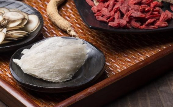 一碗汤的健康风险：中年女性突发脑出血，竟是滋补汤惹的祸