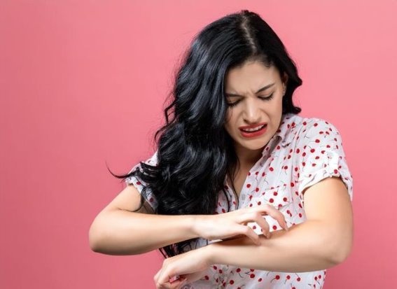 女子清晨散步误踩氢氟酸致命，6小时内心脏衰竭身亡，三个致命细节值得警惕