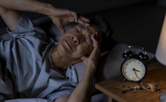 如何摆脱频繁起夜？五个简单习惯帮你改善睡眠