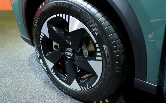 锦湖轮胎赋能领克 驾控科技引领出行新体验