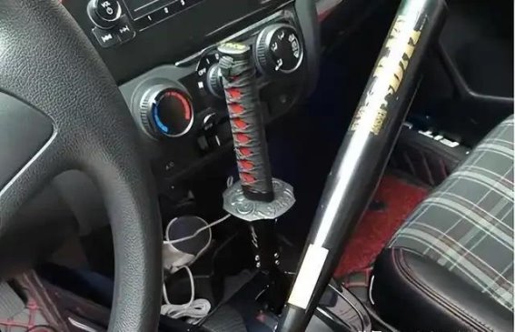 车主必看！这些车内防身物品你不能带，交警一查就罚