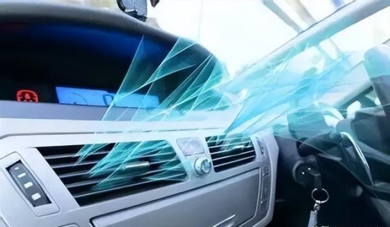 冬季行车必学的车窗除雾技巧
