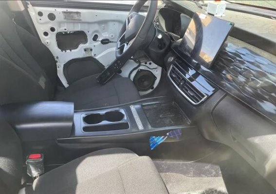 新款比亚迪宋MAX谍照曝光，有望主打网约车市场