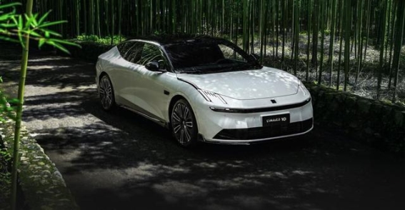 领克10 EM-P：全能混动轿车，打造家庭出行新标准