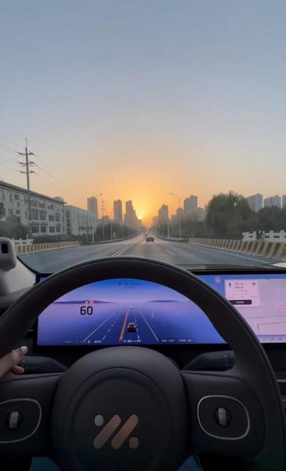 智己LS6方向盘设计与视野体验：真实驾乘感受解析