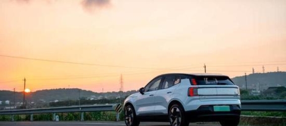 沃尔沃S60与特斯拉Model 3：女性视角下的“北欧温度”与“科技理性”之选