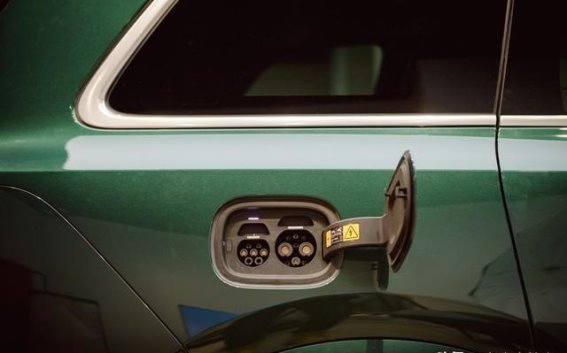 宾利添越纯电版：电动豪华SUV的未来之路