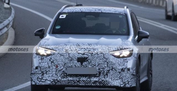 2026年奔驰纯电AMG GLC 53曝光，双电机系统或超900马力