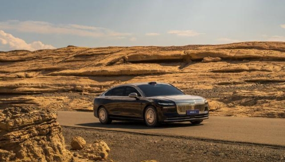 岚图追光L：破局中国高端轿车市场的未来之光