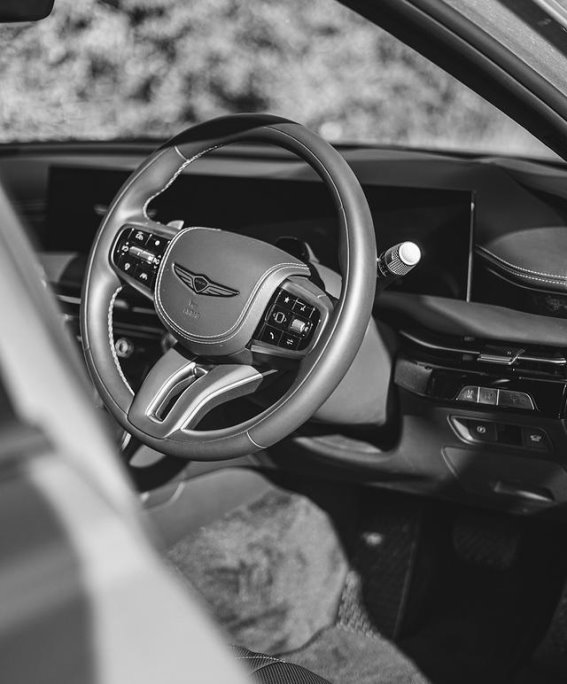 捷尼赛思设计双在线：优雅气场与强劲性能的完美融合