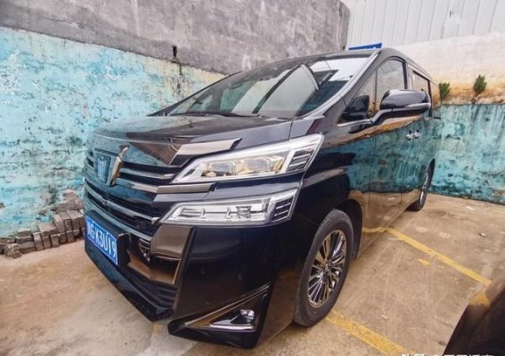 桂林皇冠威尔法二手车拍出高价，传统商务车依旧受追捧