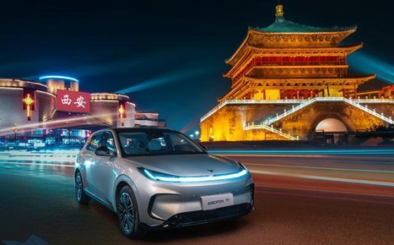 10万级家用纯电车选购指南 极狐T1与零跑lafa5全方位对比