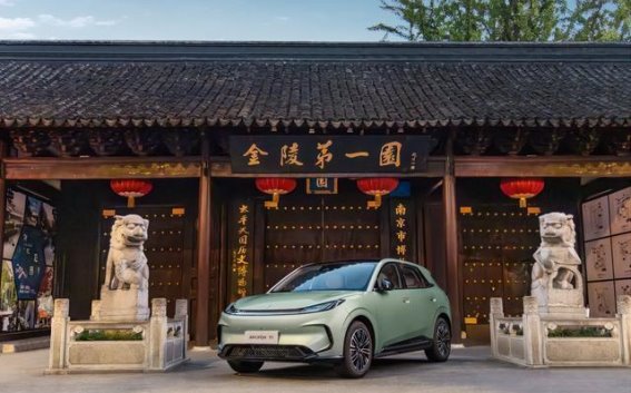 10万级纯电家用车对比 极狐T1与零跑Lafa5谁更适合家庭