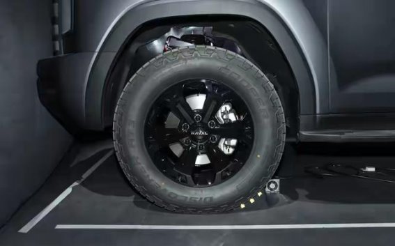 哈弗H9穿越版上市：柴油硬派越野的新选择，131升油箱带你走遍无人区