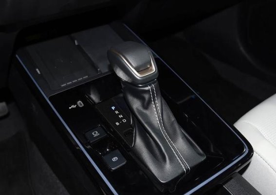 一汽丰田新款卡罗拉全新亮相 尺寸加长内饰焕新