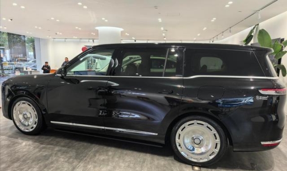 智己LS9重塑大六座SUV新标杆 灵蜥底盘与恒星增程引领智能豪华