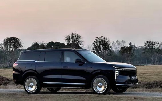 智己LS9全能大空间长续航旗舰正式上市