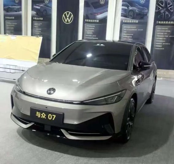 与众07实车现身，轿跑造型与金色车标能否打动市场？