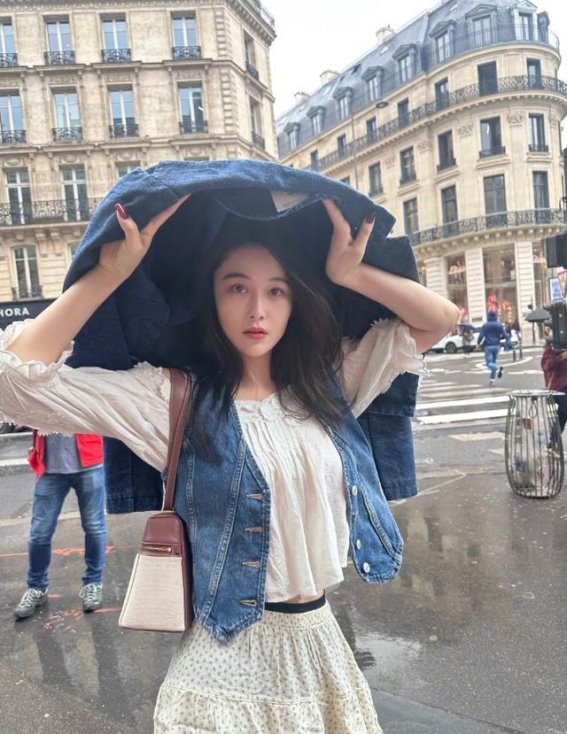 张馨予的时尚穿搭：从军人丈夫到气质女神的蜕变