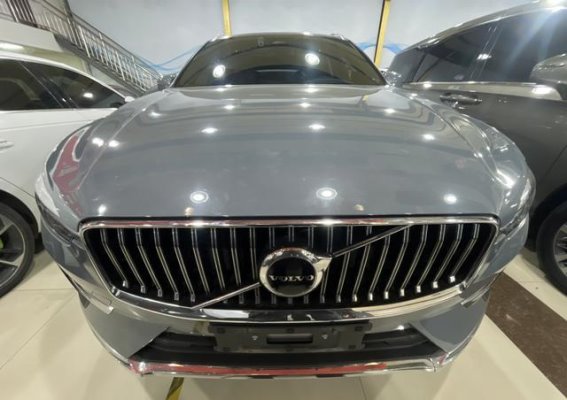 沃尔沃XC60 2022款 B5四驱智逸豪华版：实力与豪华并重的完美之选