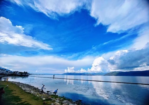 洱海骑行：与风花雪月共舞的旅程
